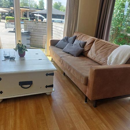 Ruim Familie Chalet Tot 4 Personen Op De Veluwe Bungalowpark De Kern 皮滕 外观 照片