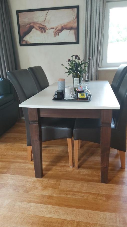 Ruim Familie Chalet Tot 4 Personen Op De Veluwe Bungalowpark De Kern 皮滕 外观 照片