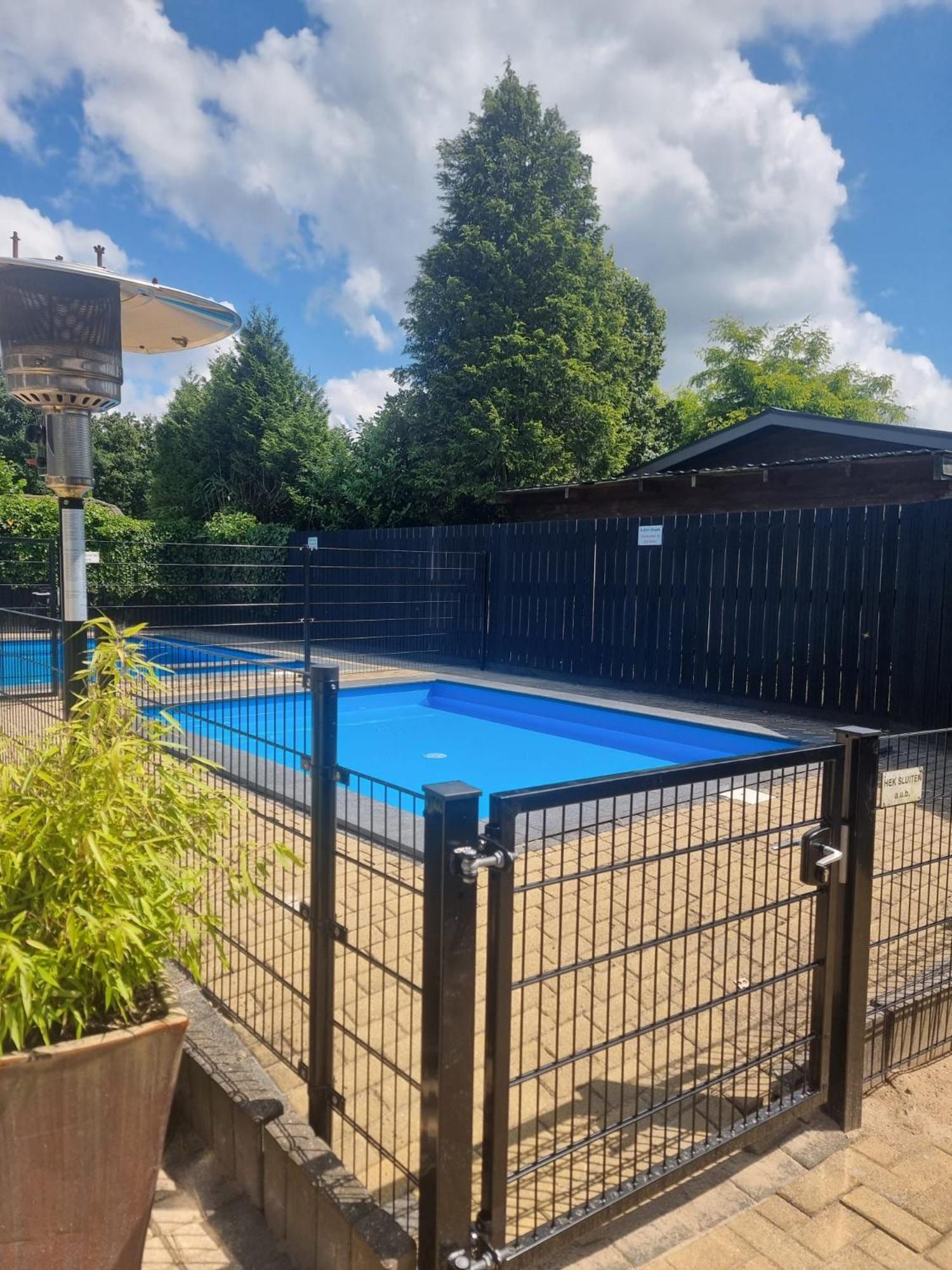Ruim Familie Chalet Tot 4 Personen Op De Veluwe Bungalowpark De Kern 皮滕 外观 照片