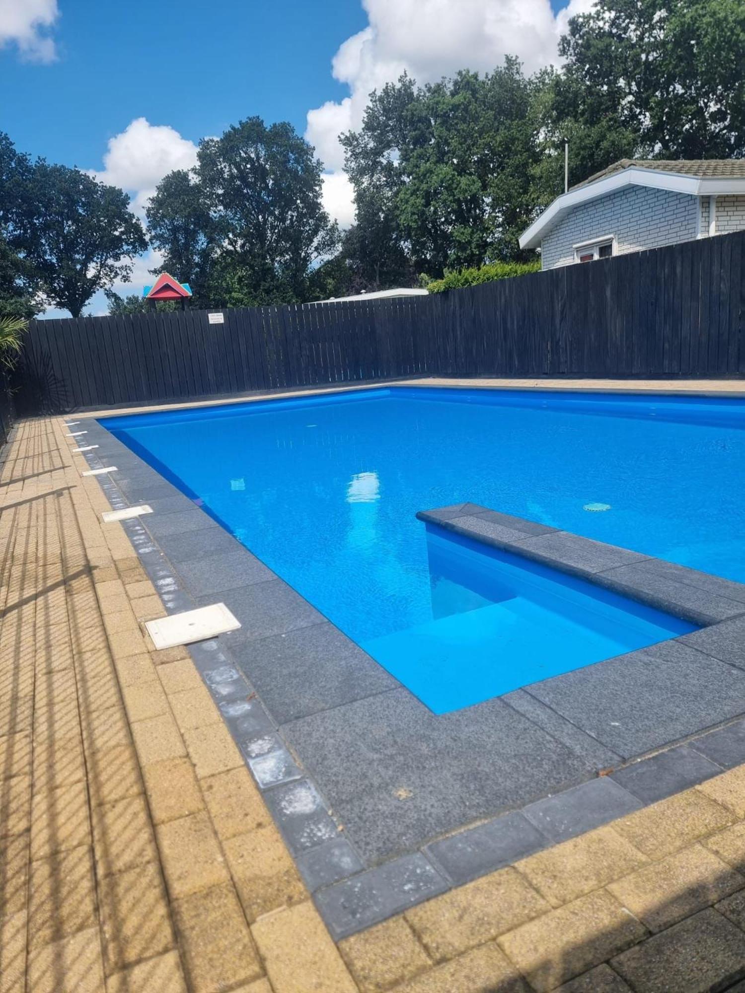 Ruim Familie Chalet Tot 4 Personen Op De Veluwe Bungalowpark De Kern 皮滕 外观 照片